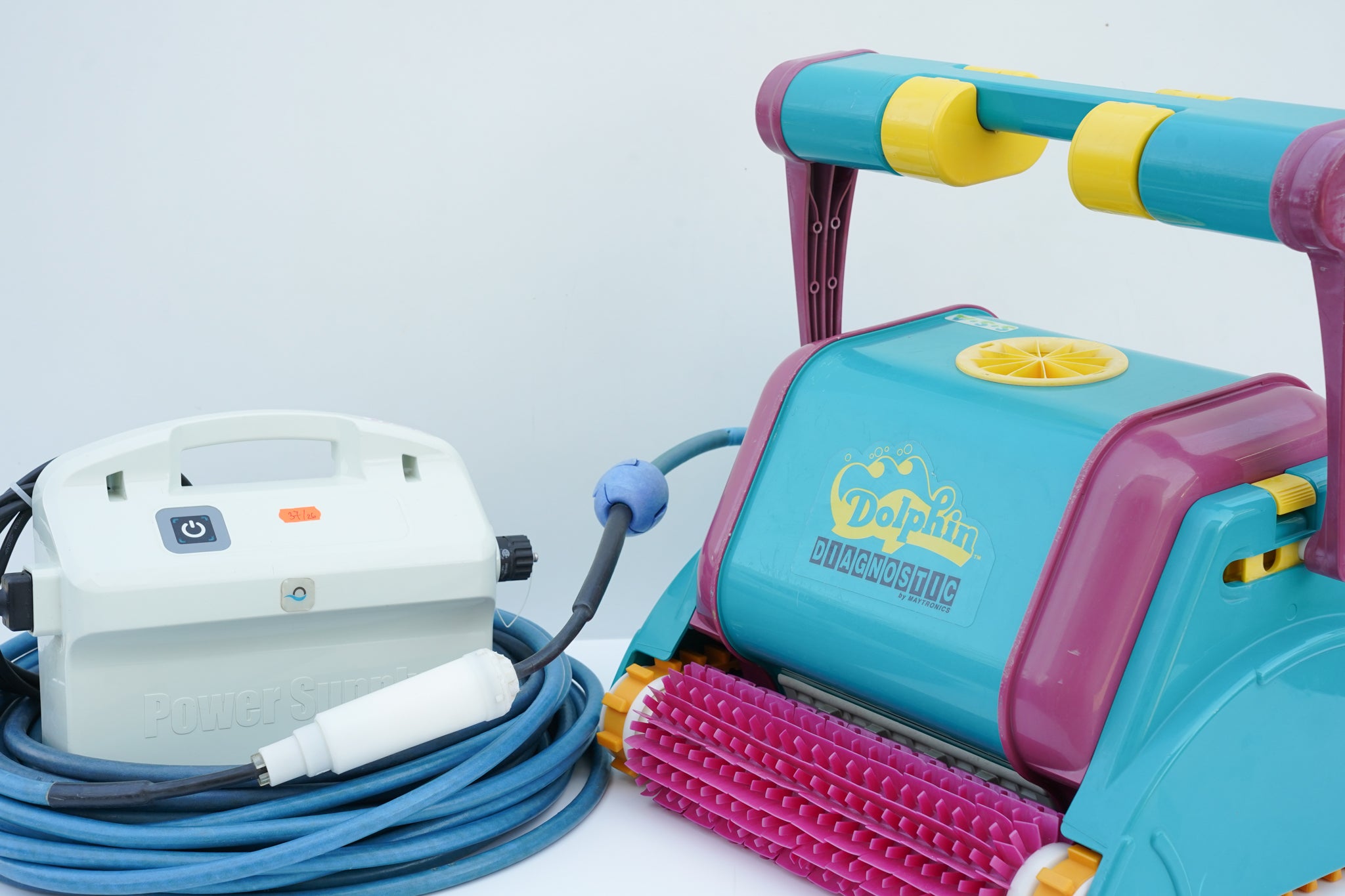 Dolphin Diagnostic Pool Robot