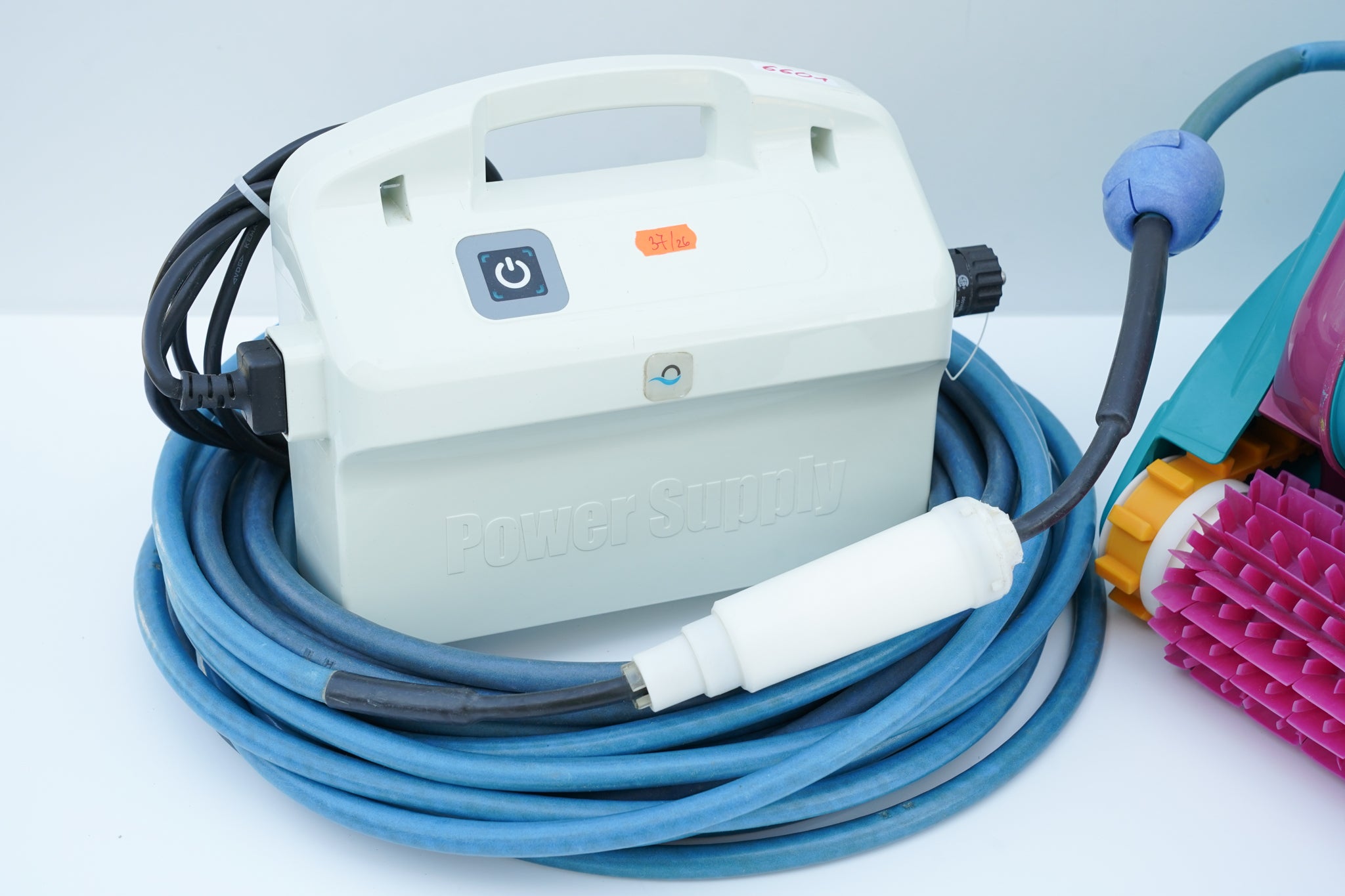 Dolphin Diagnostic Pool Robot