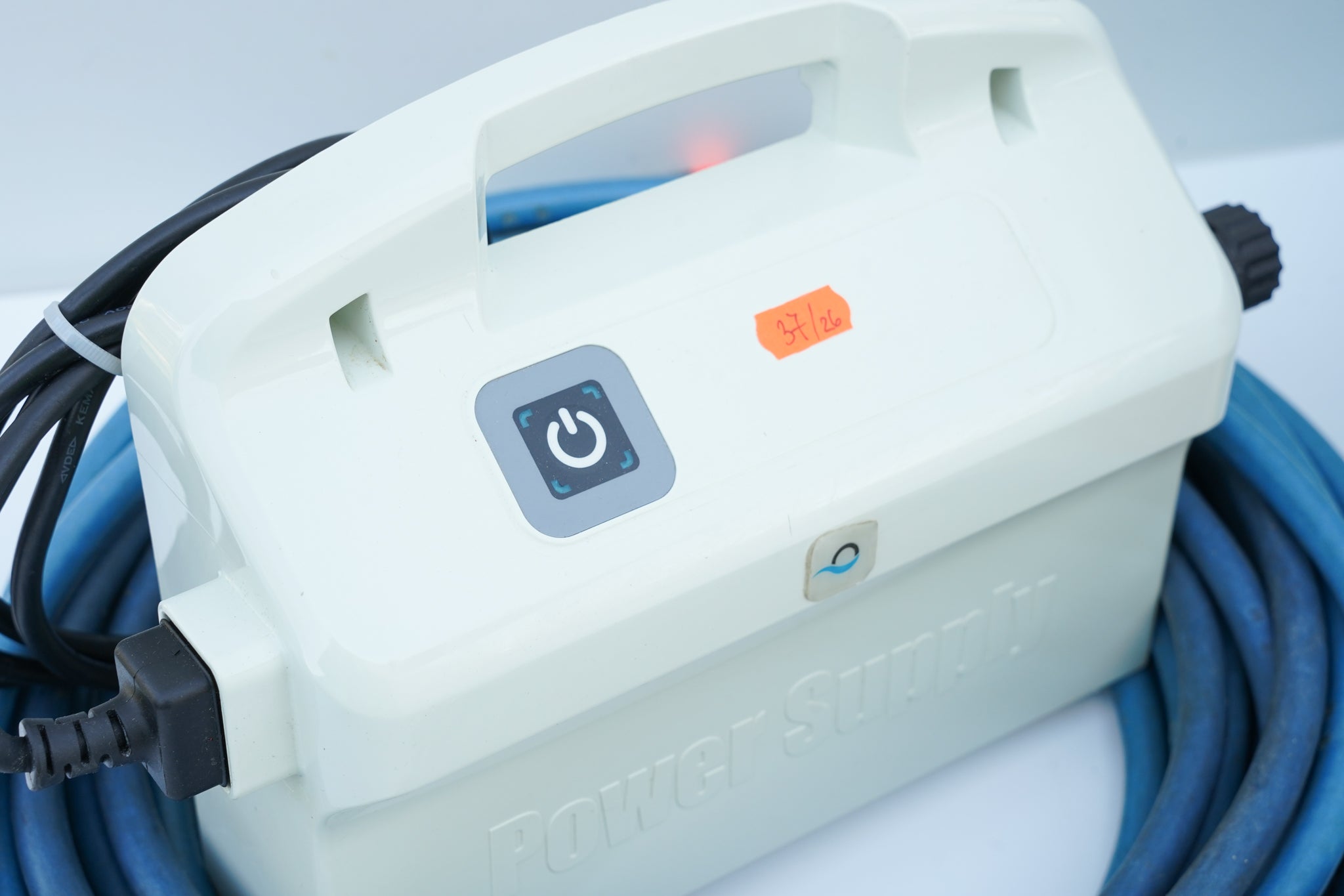 Dolphin Diagnostic Pool Robot