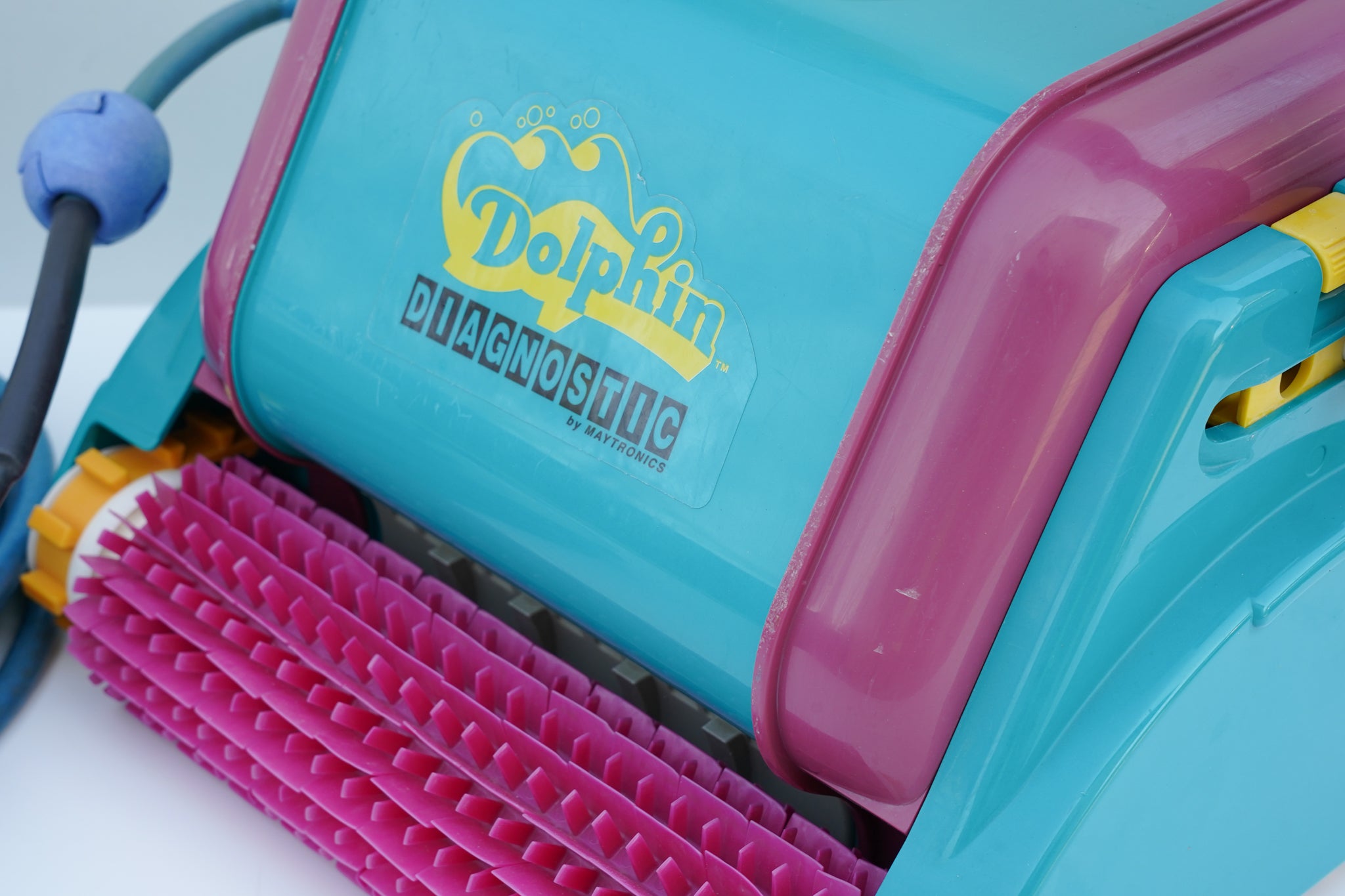 Dolphin Diagnostic Pool Robot