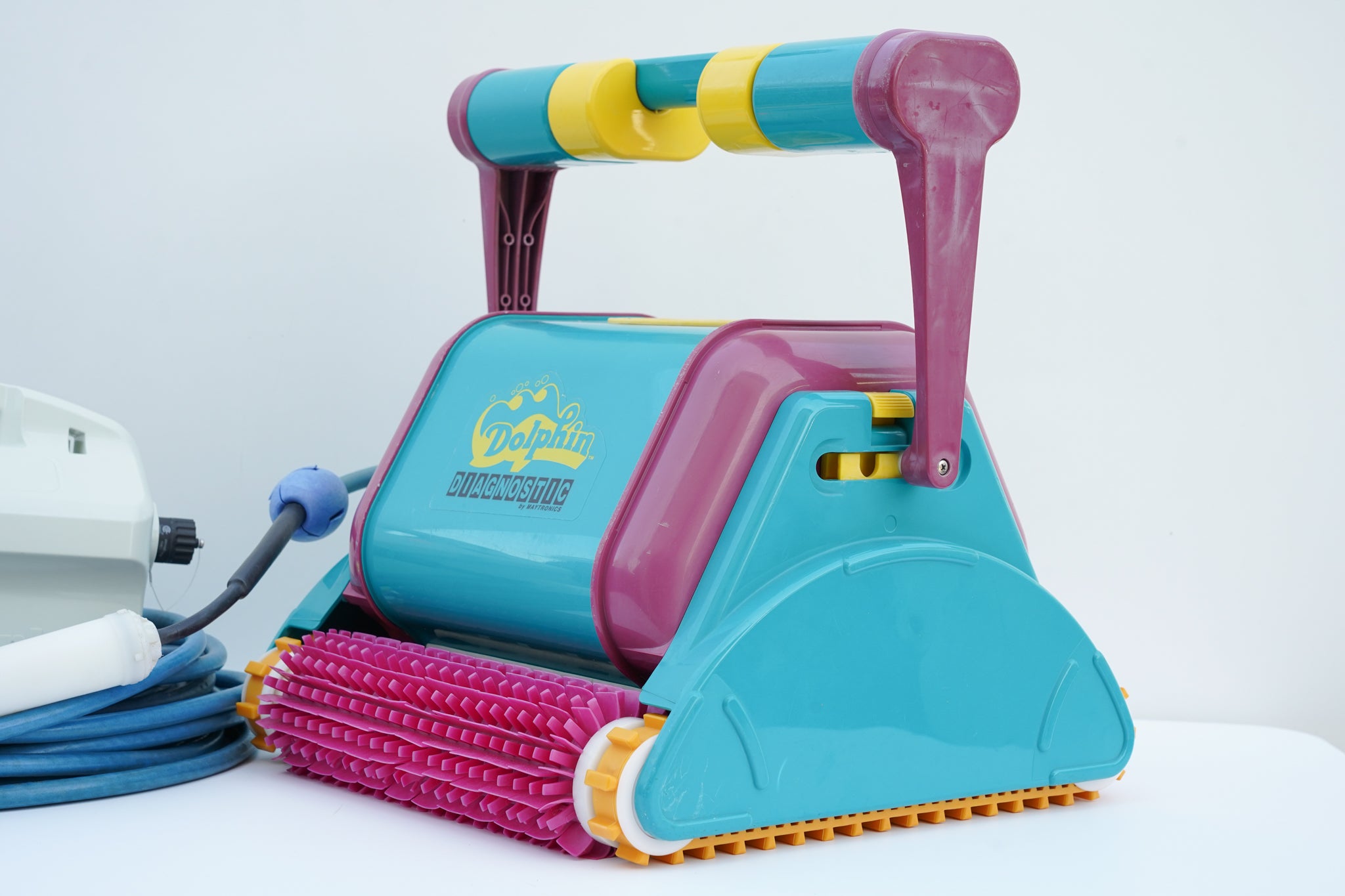Dolphin Diagnostic Pool Robot
