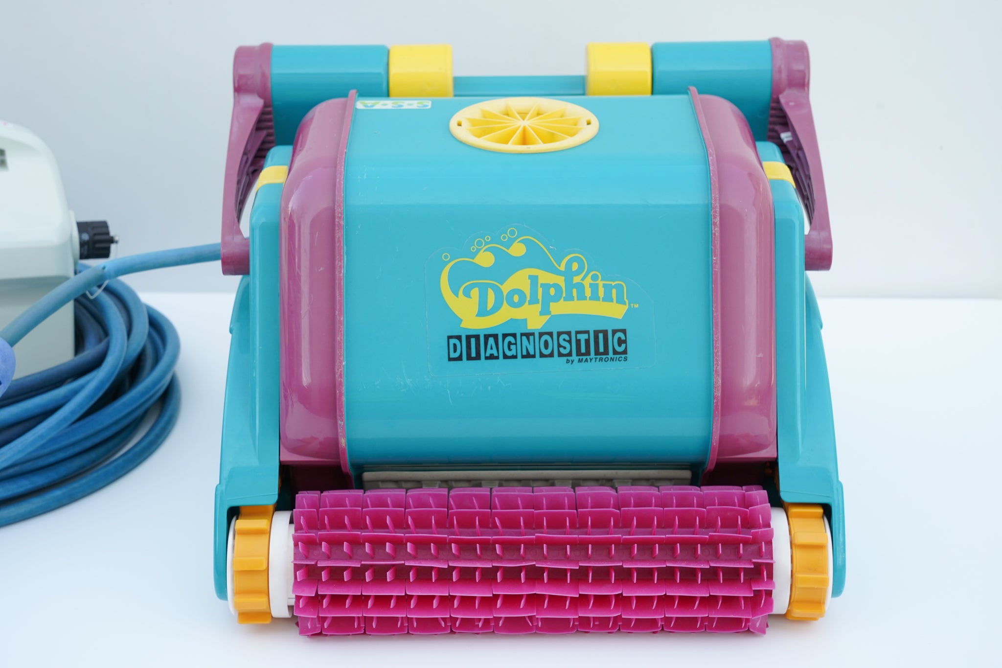 Dolphin Diagnostic Pool Robot