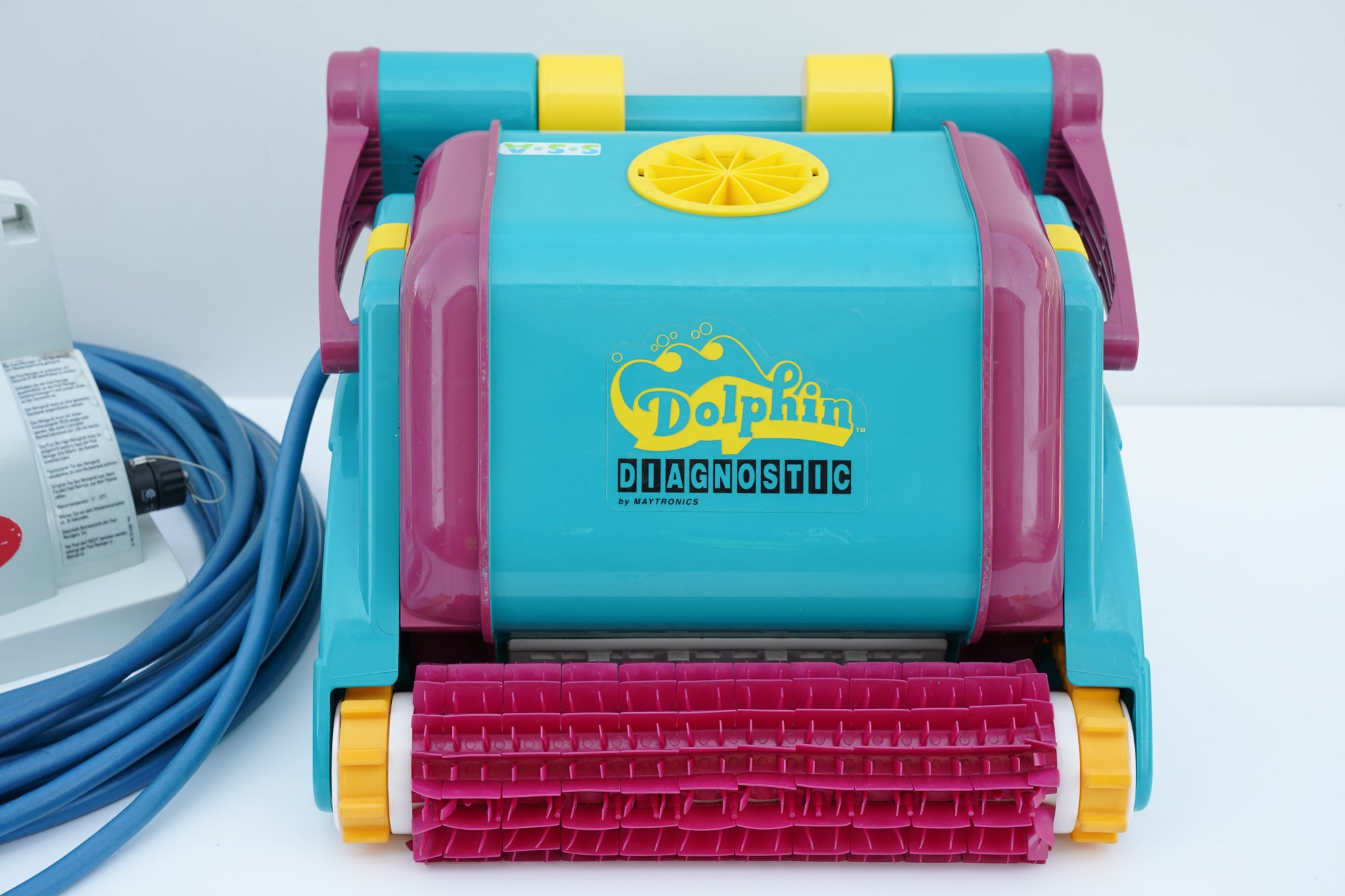 Dolphin Diagnostic Pool Robot