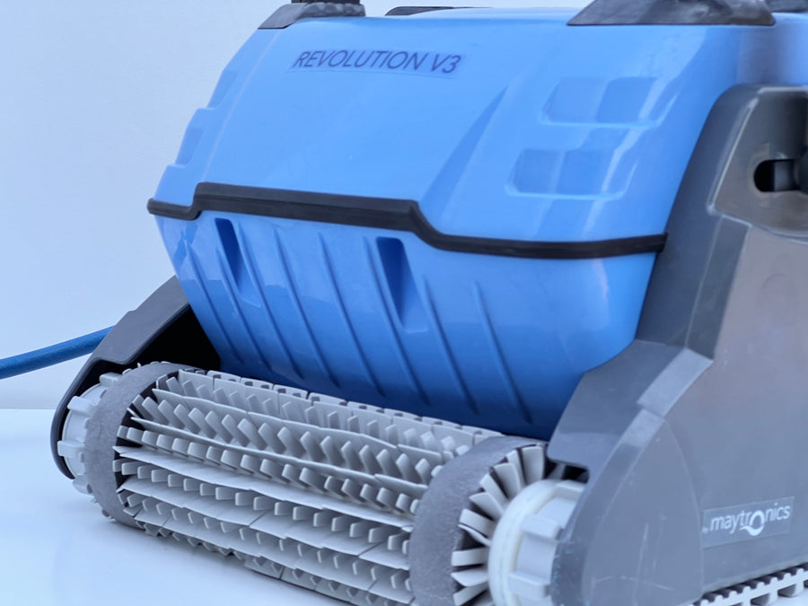 Dolphin Revolution V3 Pool Robot