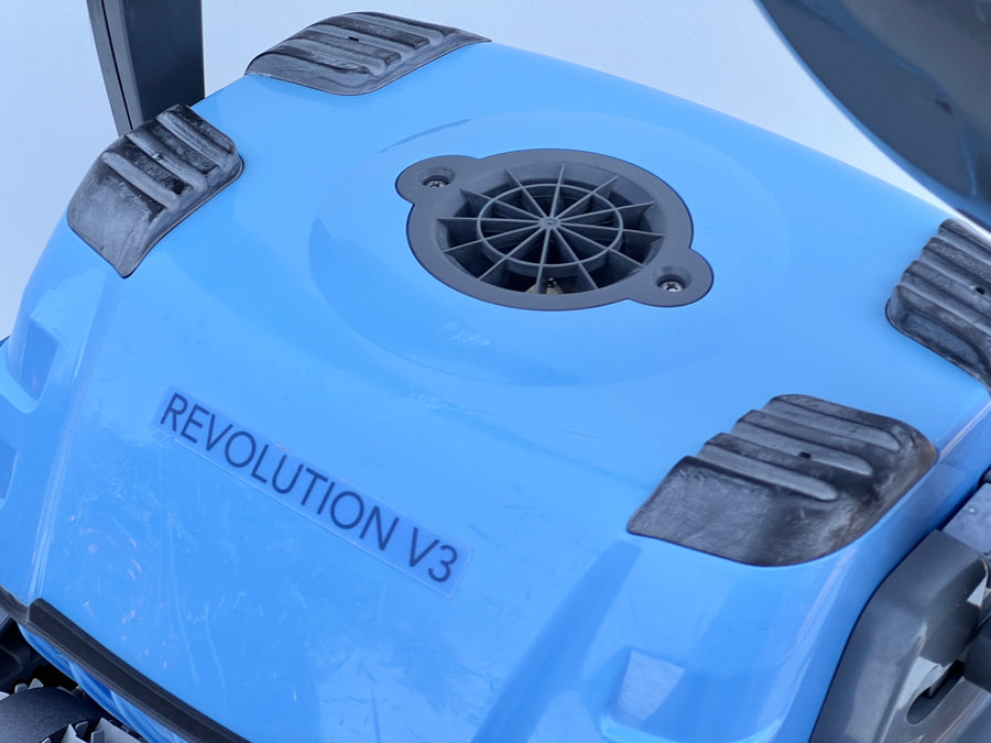 Dolphin Revolution V3 Pool Robot