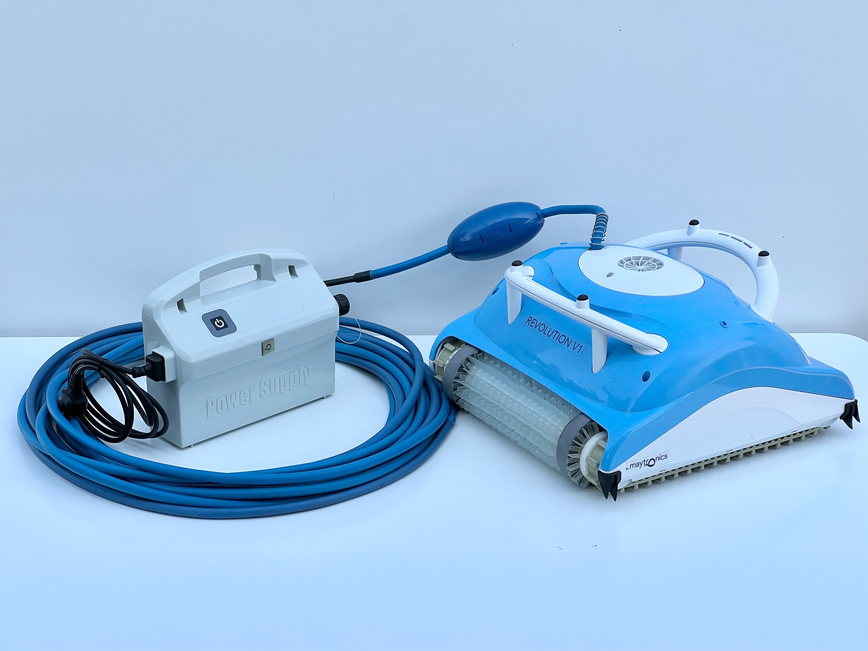 Robot pool cleaner Dolphin Revolution V1