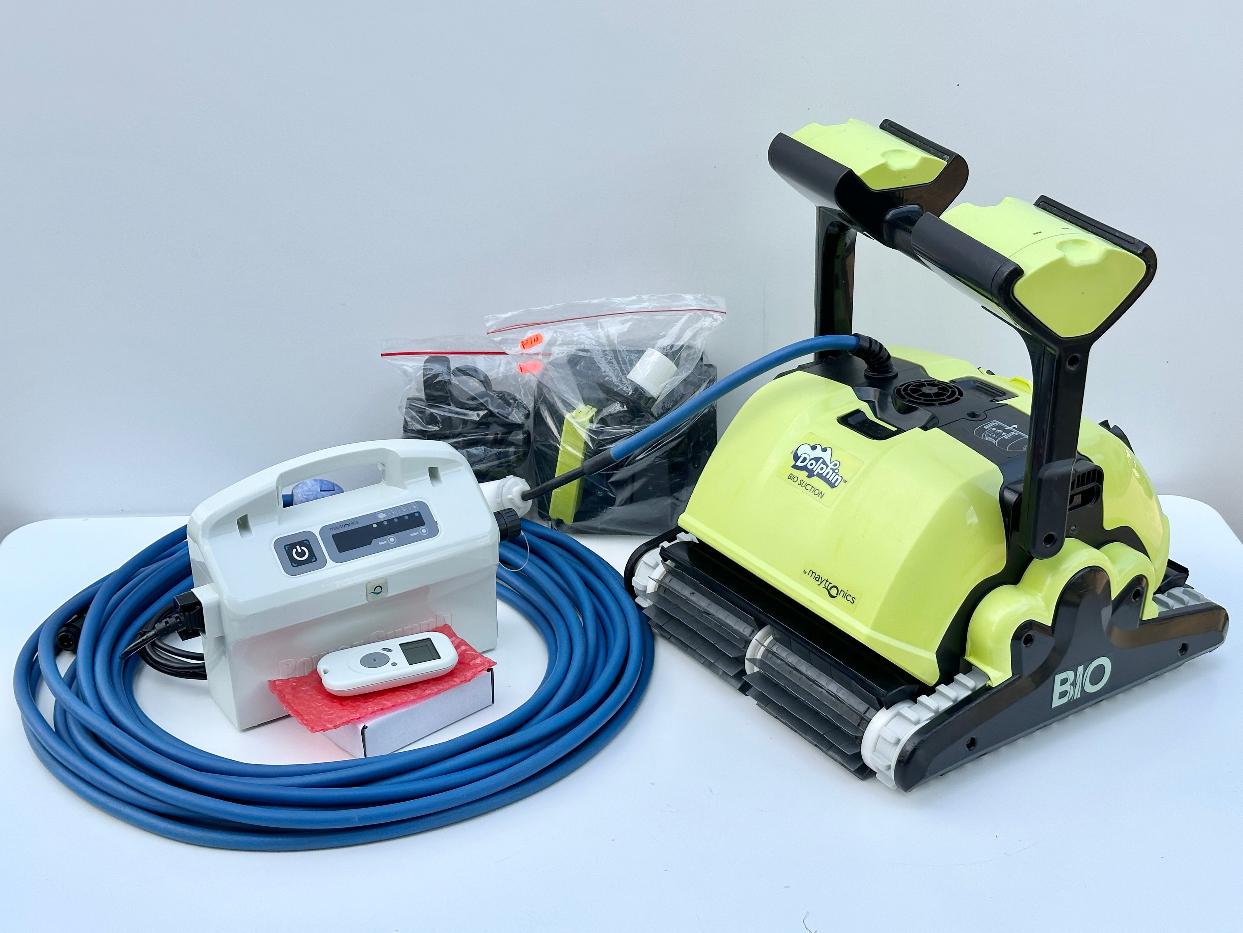 Robot pool cleaner Dolphin BIO Suction (Complete with Bio Accessories)