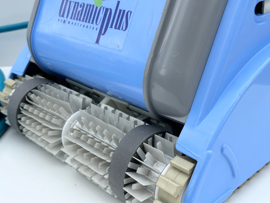Dolphin Dynamic Plus Pool Robot