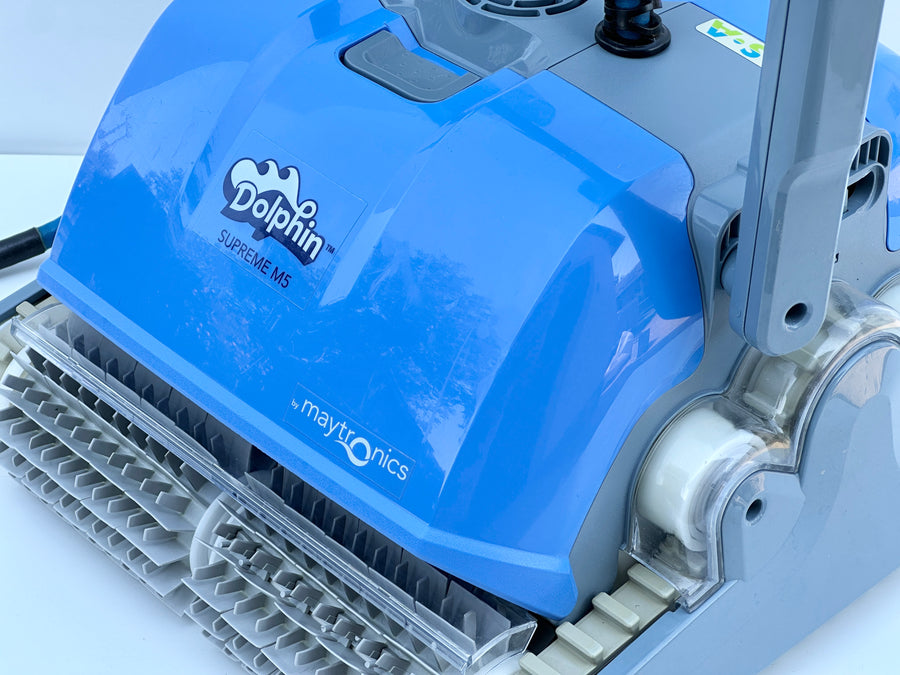 Dolphin Supreme M5 Pool Robot