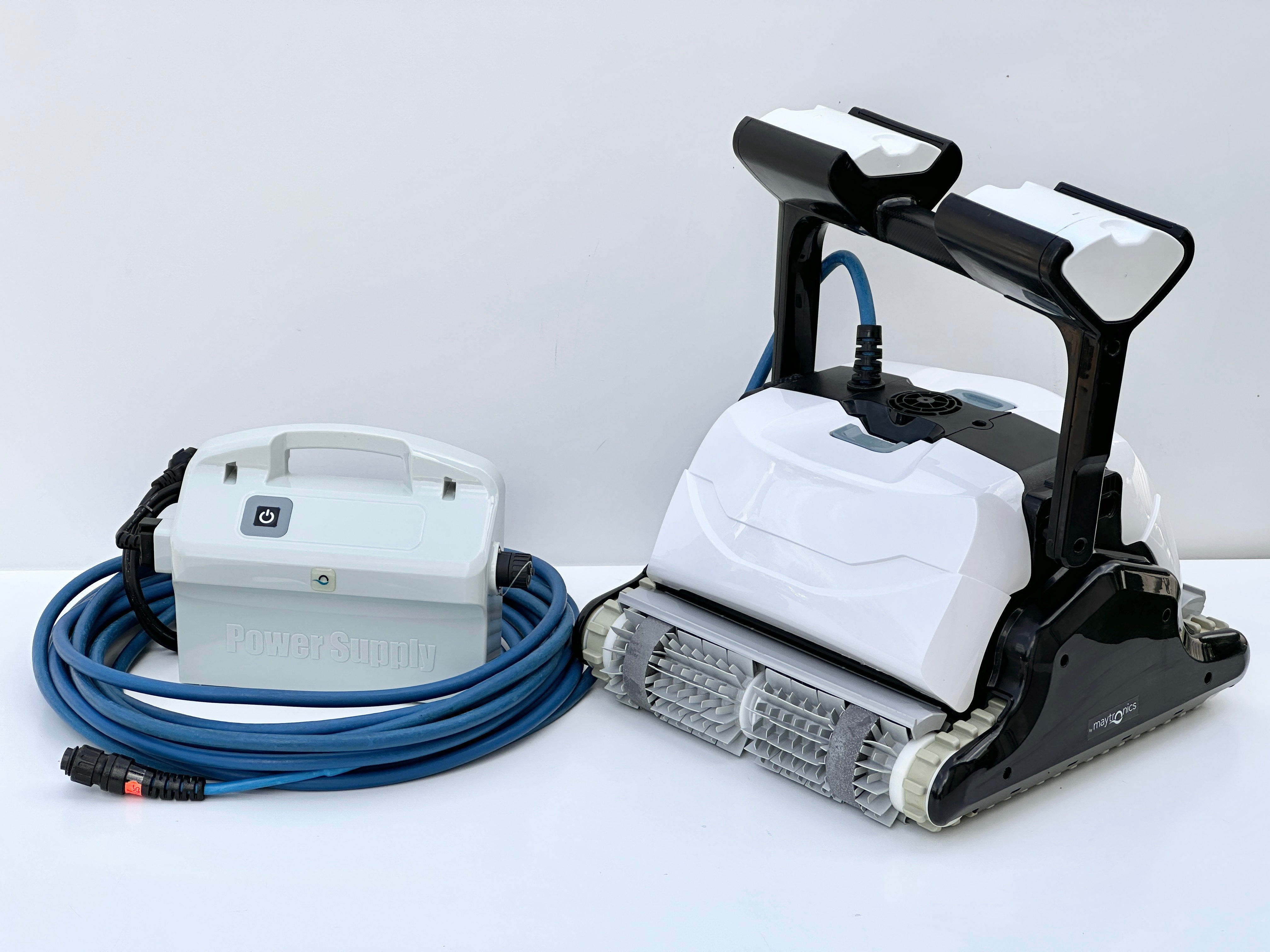 Robot pool cleaner Dolphin Maytronics PS50