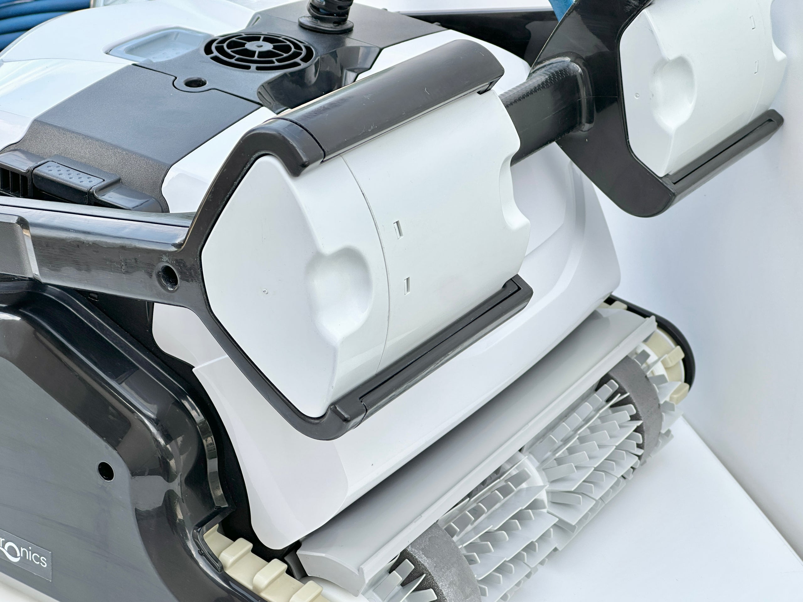 Dolphin Maytronics PS50 Pool Robot