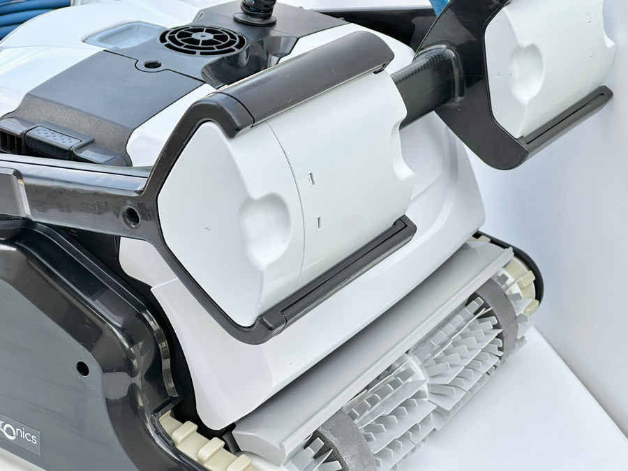 Dolphin Maytronics PS50 Pool Robot