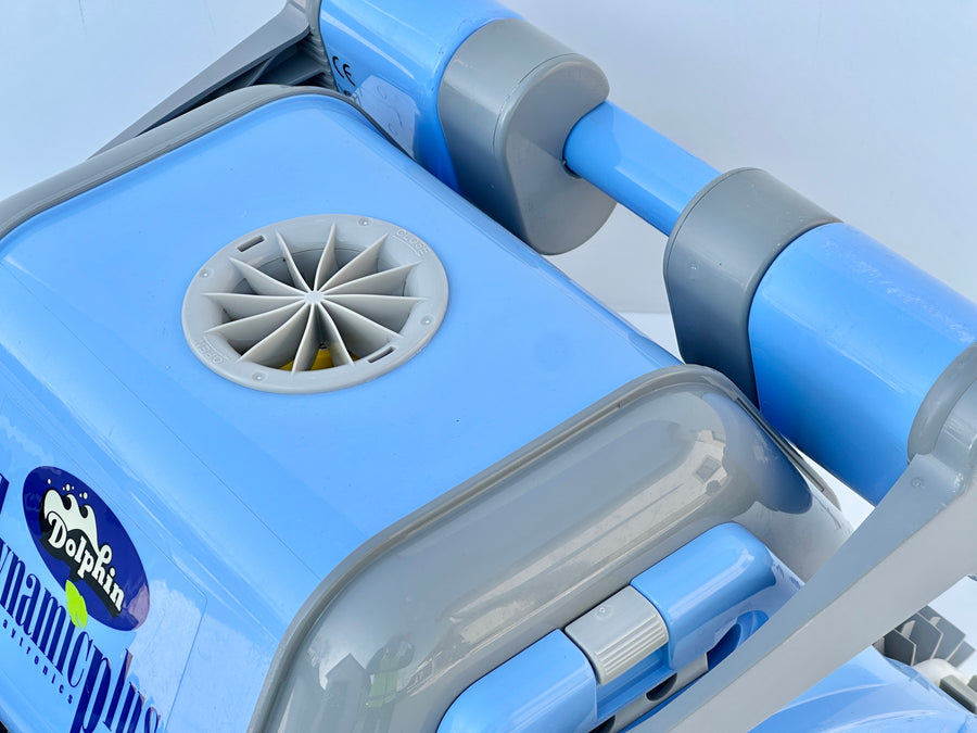 Dolphin Dynamic Plus Pool Robot