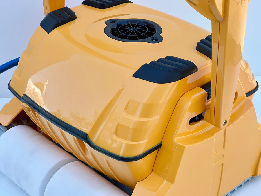 Dolphin WAVE 100 Pool Robot
