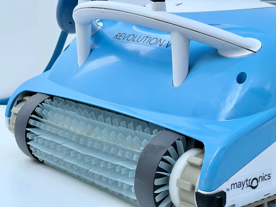 Dolphin Revolution V1 Pool Robot