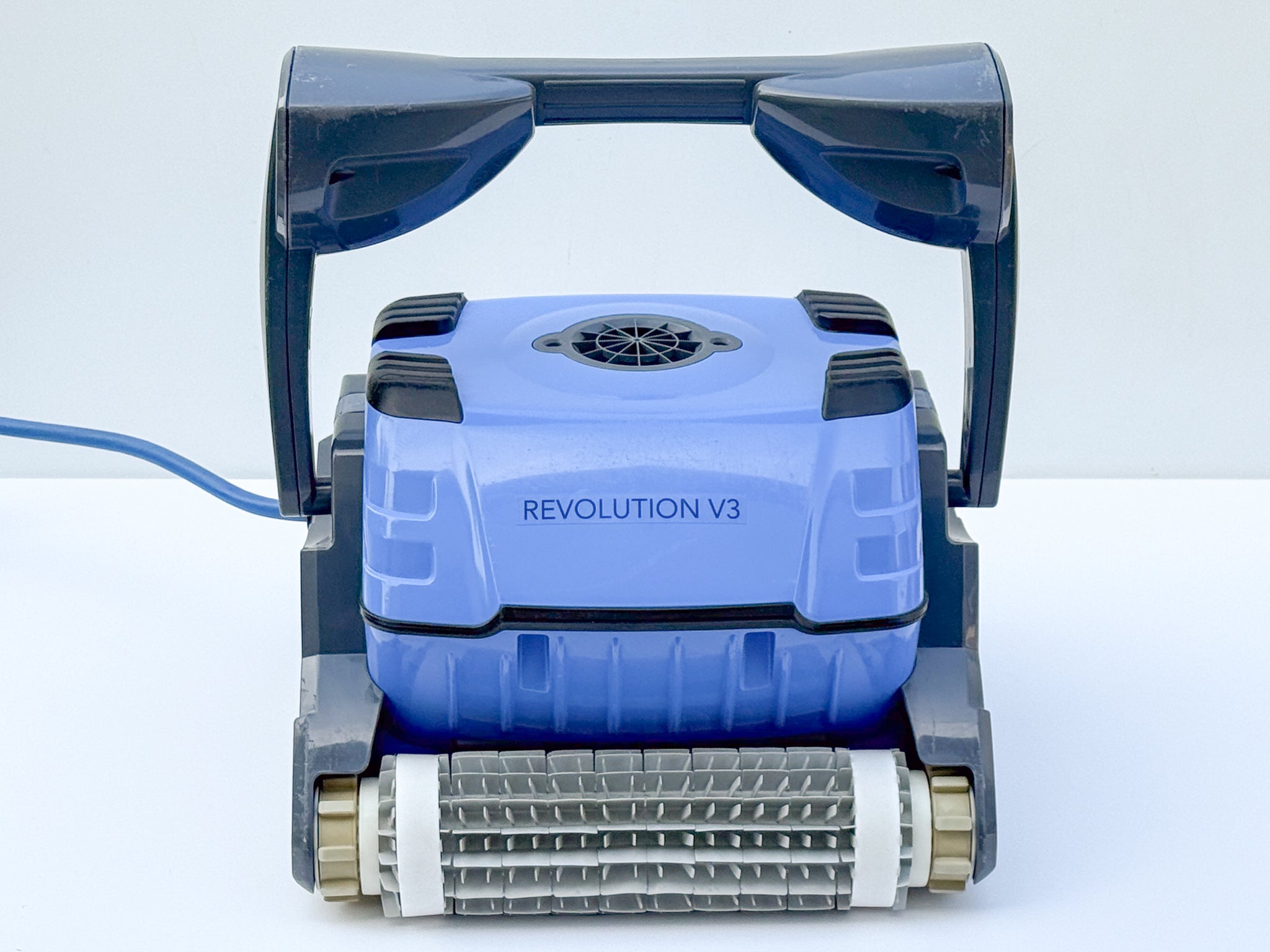 Dolphin Revolution V3 Pool Robot