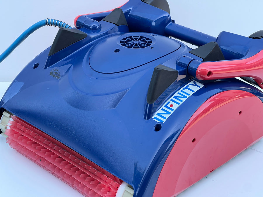 Dolphin Infinity CL Pool Robot