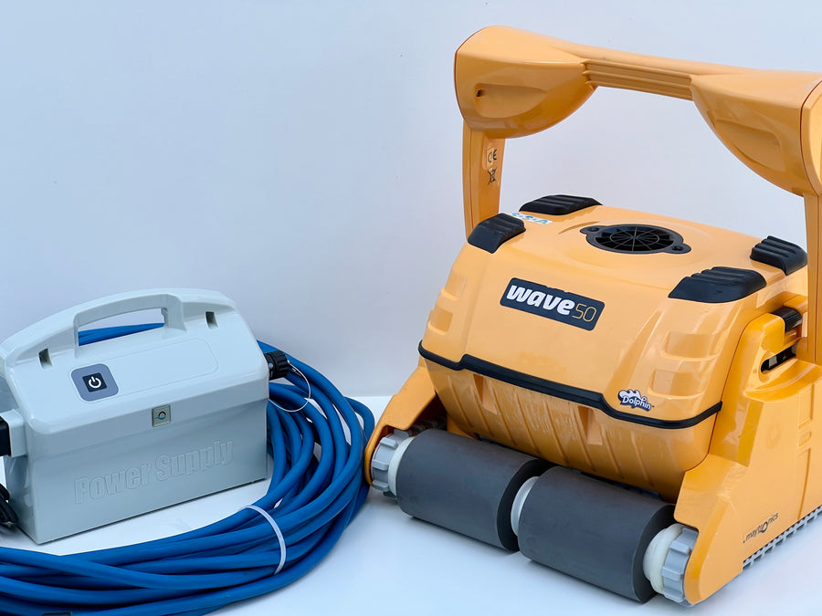 Dolphin WAVE 50 Pool Robot