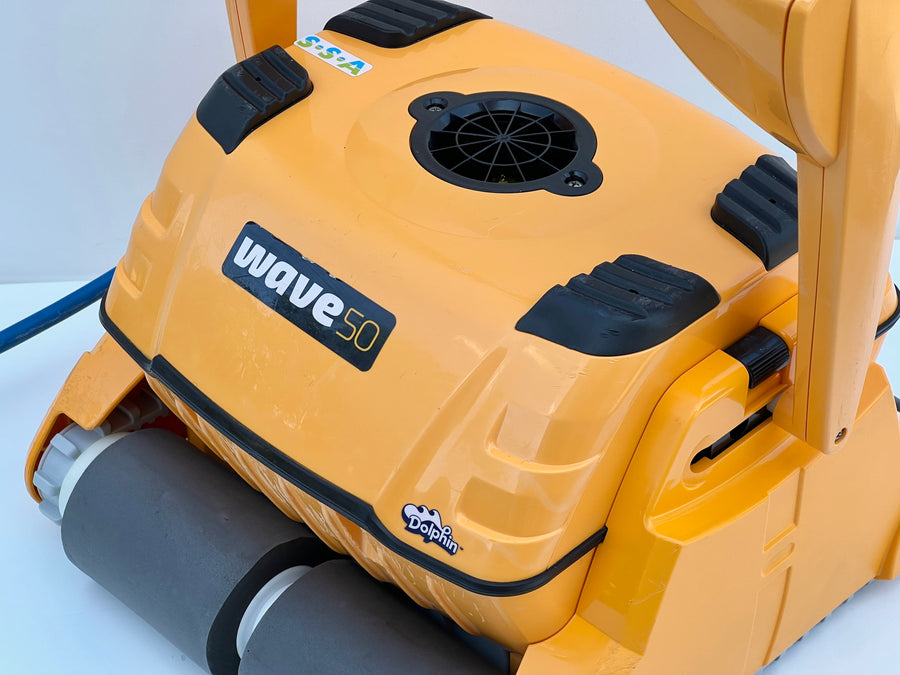 Dolphin WAVE 50 Pool Robot