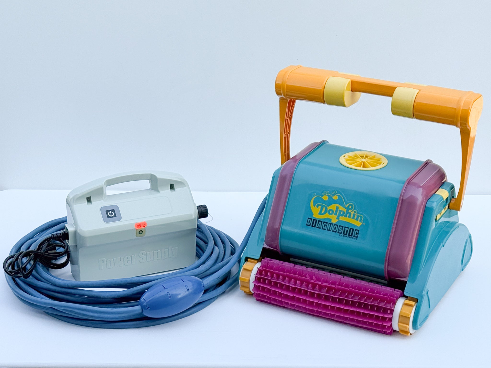 Dolphin Diagnostic Pool Robot