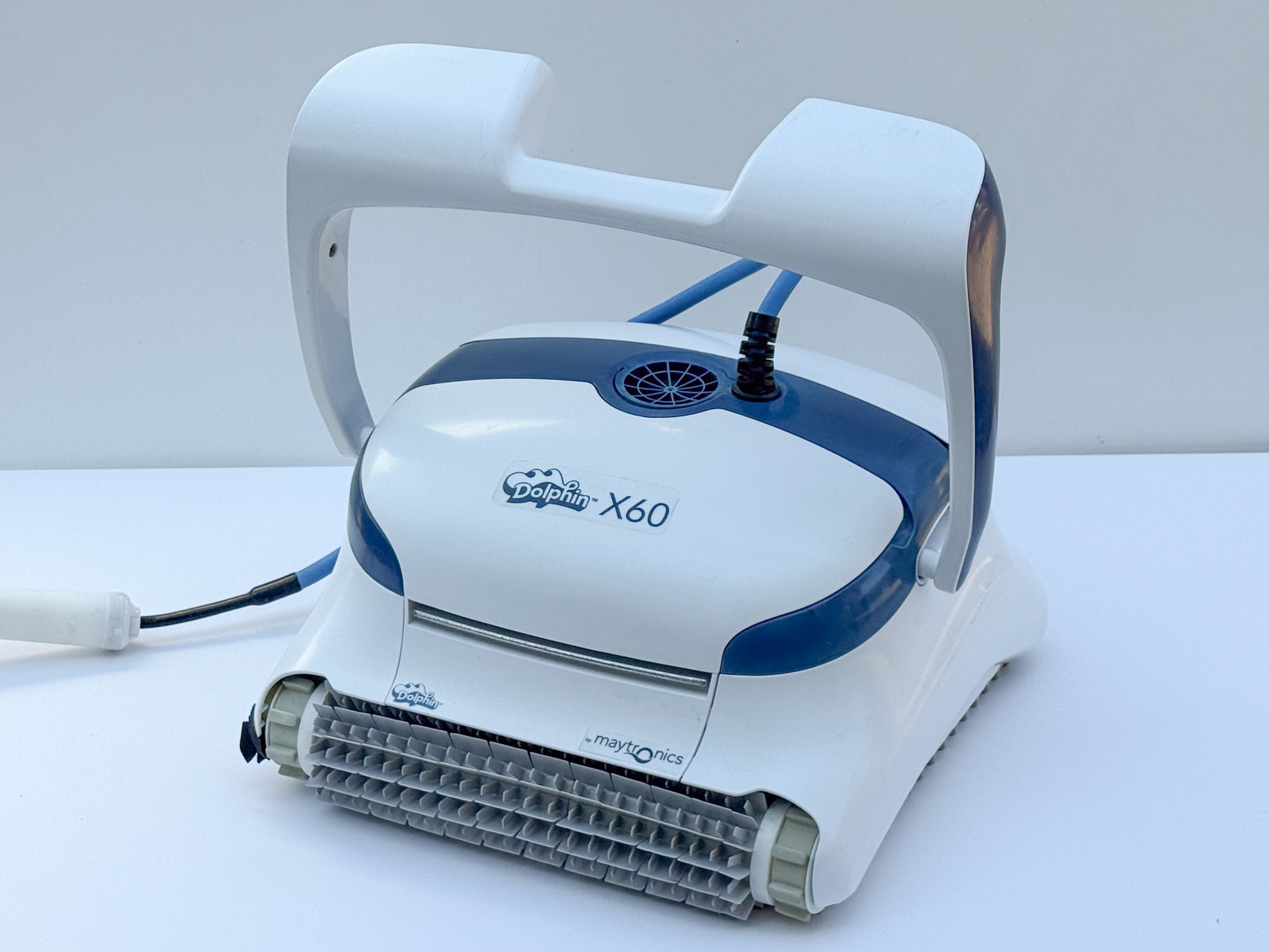 Dolphin Maytronics Maximus X60 Pool Robot