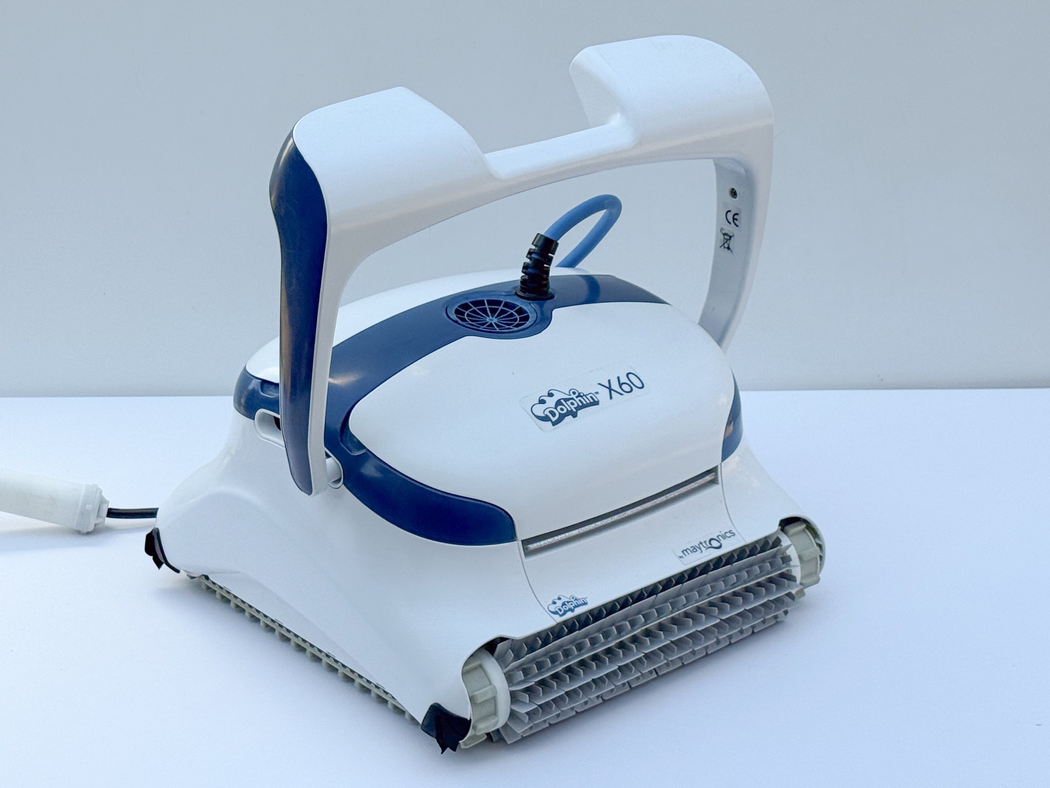 Dolphin Maytronics Maximus X60 Pool Robot