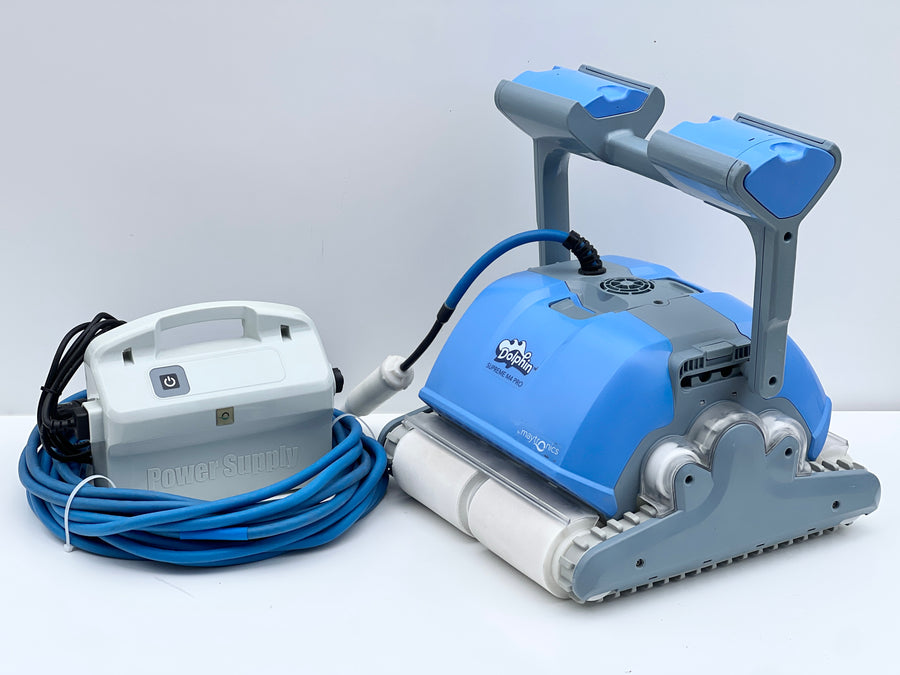 Dolphin Supreme M4 PRO Pool Robot