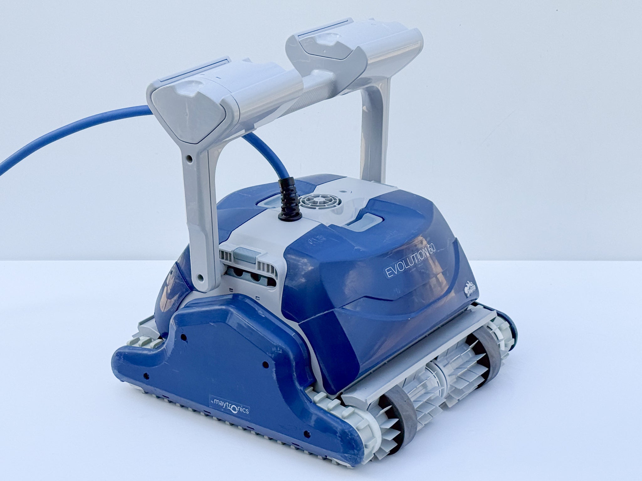 Dolphin Evolution 60 Pool Robot
